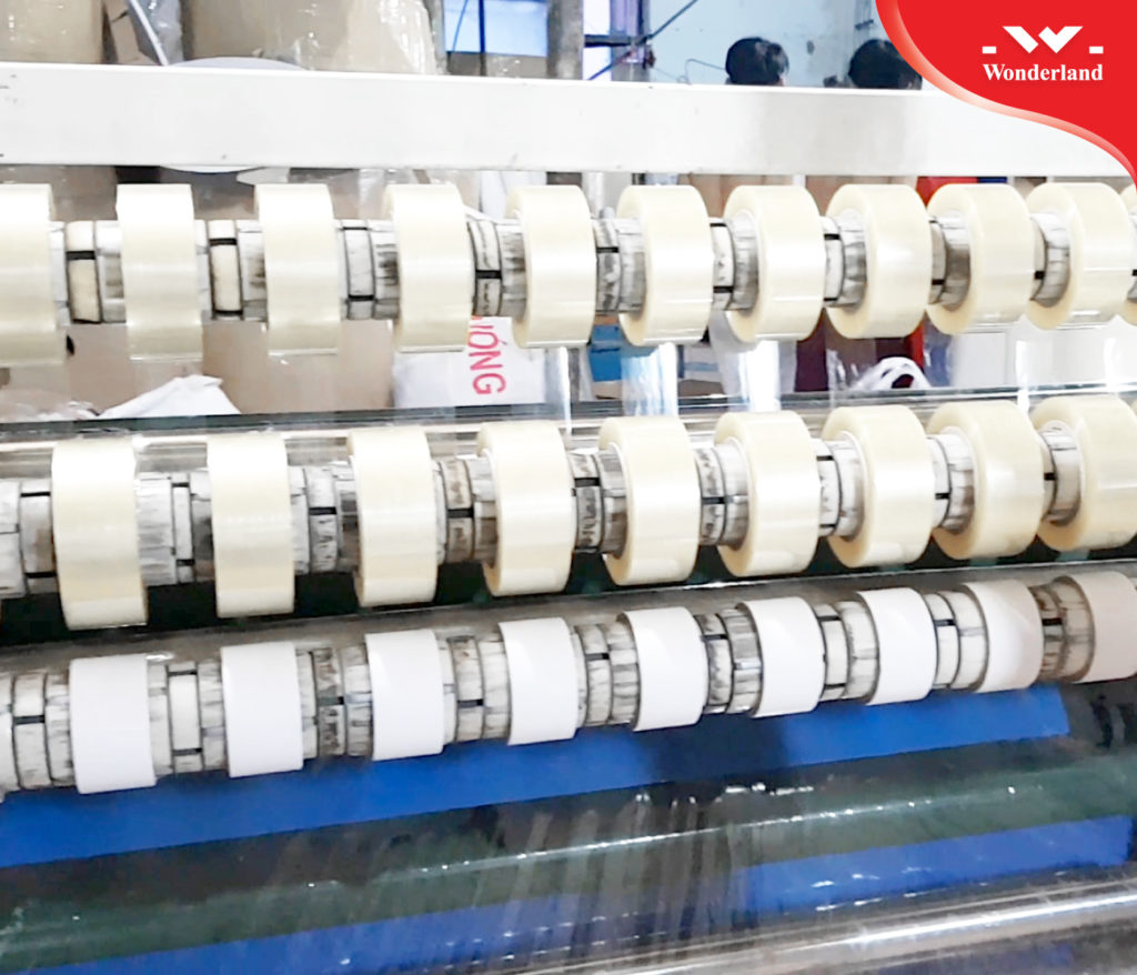 Cac-cong-doan-san-xuat-mot-cuon-bang-keo-trong-wonderland